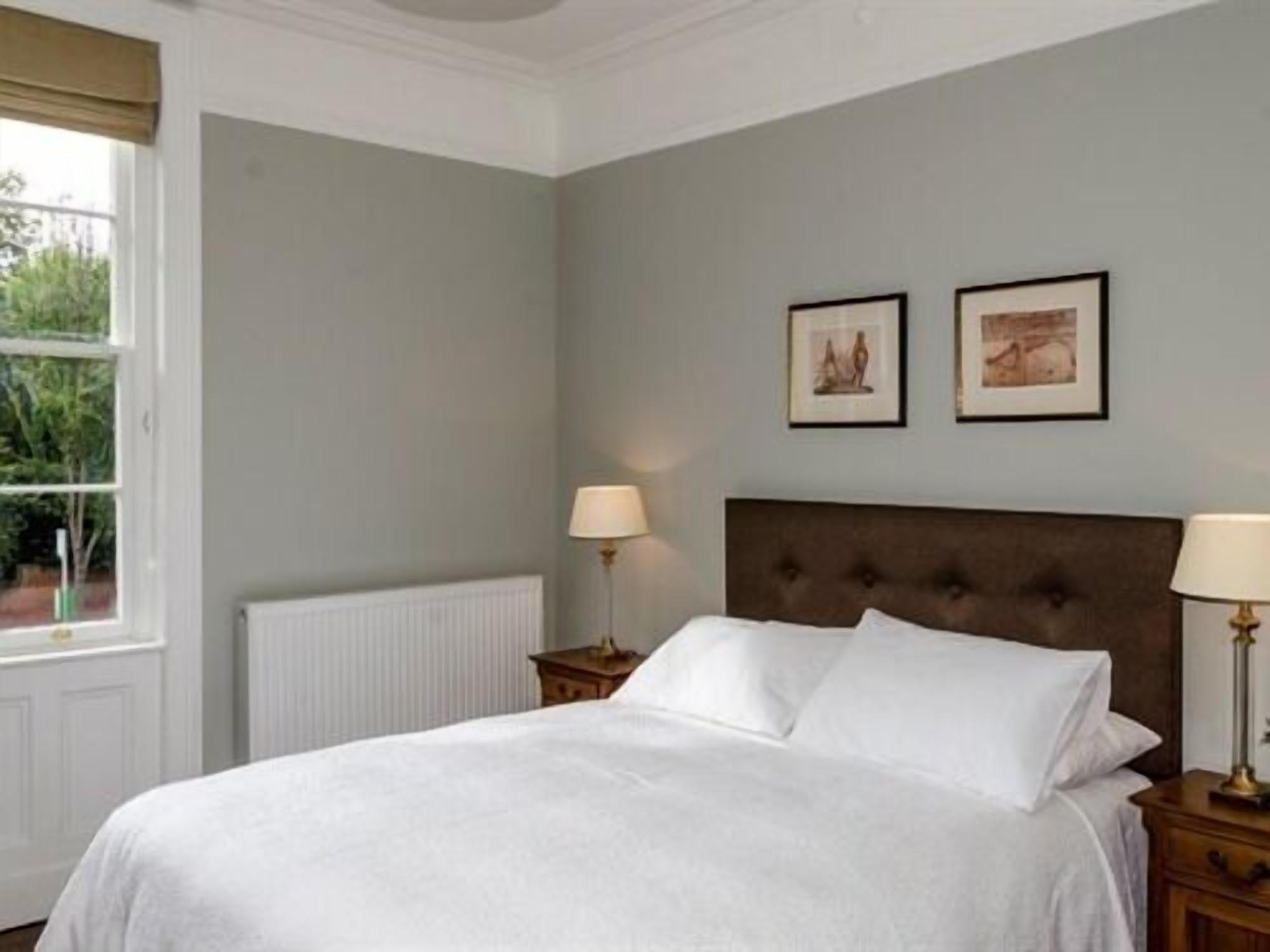 Bed and Breakfast The Lions Newark-on-Trent  Экстерьер фото