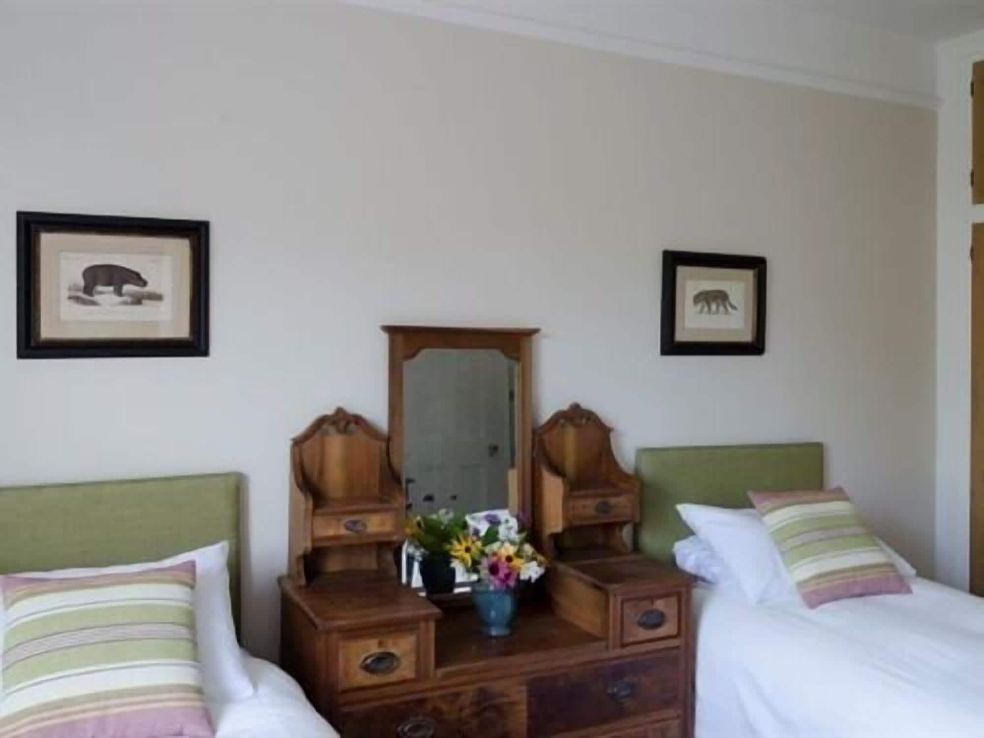 Bed and Breakfast The Lions Newark-on-Trent  Экстерьер фото