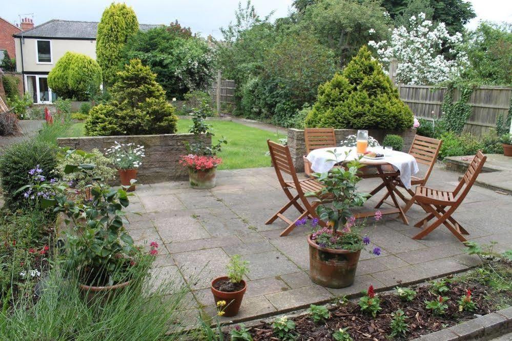 Bed and Breakfast The Lions Newark-on-Trent  Экстерьер фото